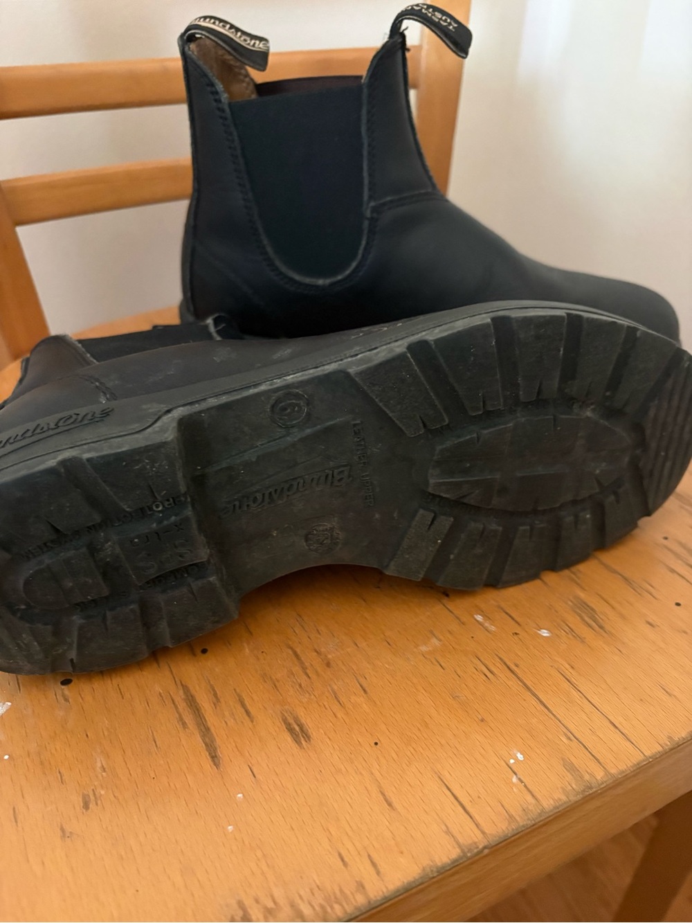 Women’s Blundstone Black Chelsea Boots - Classic Slip-On Style - Picture 3 of 4